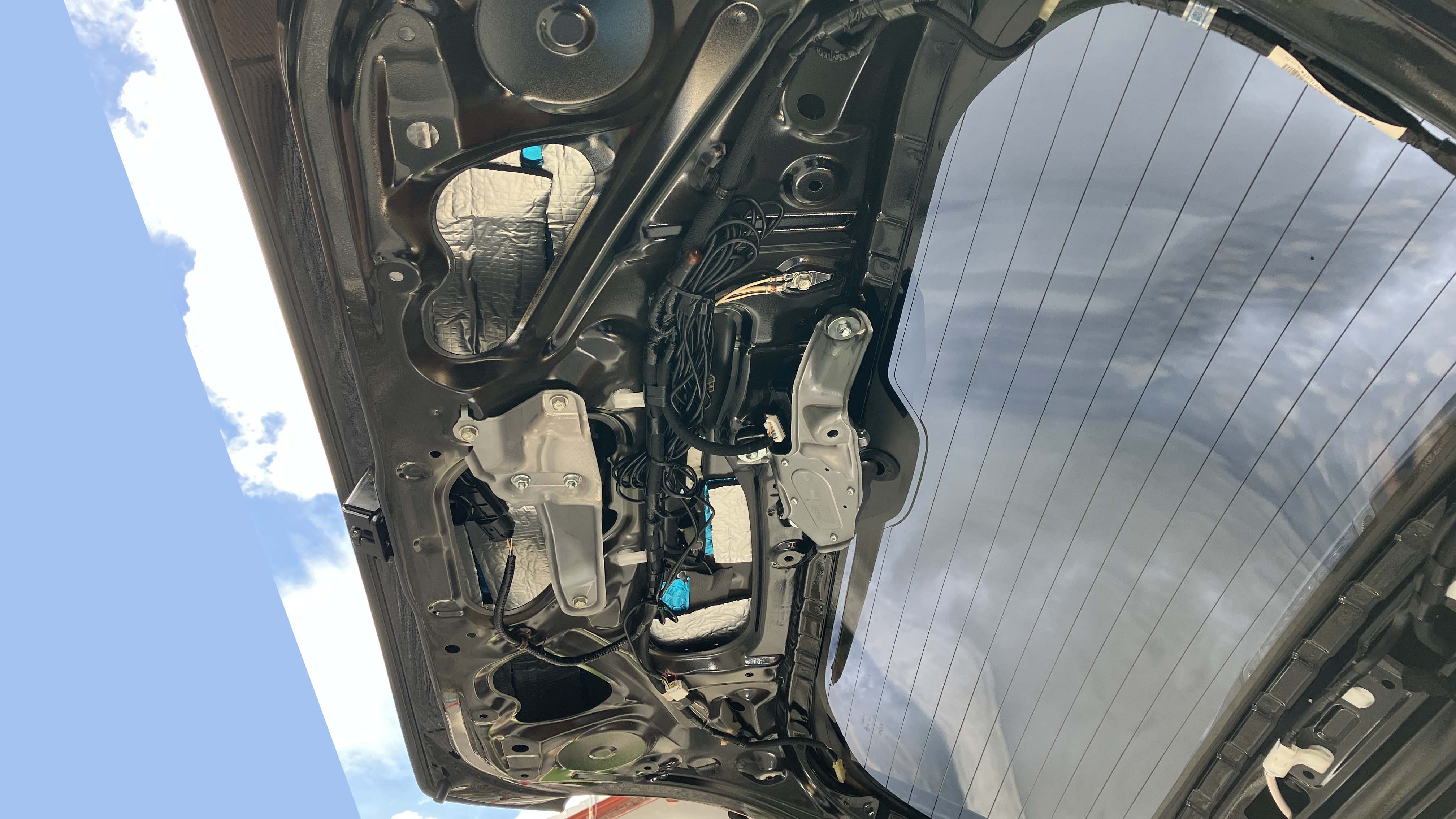 ���t����