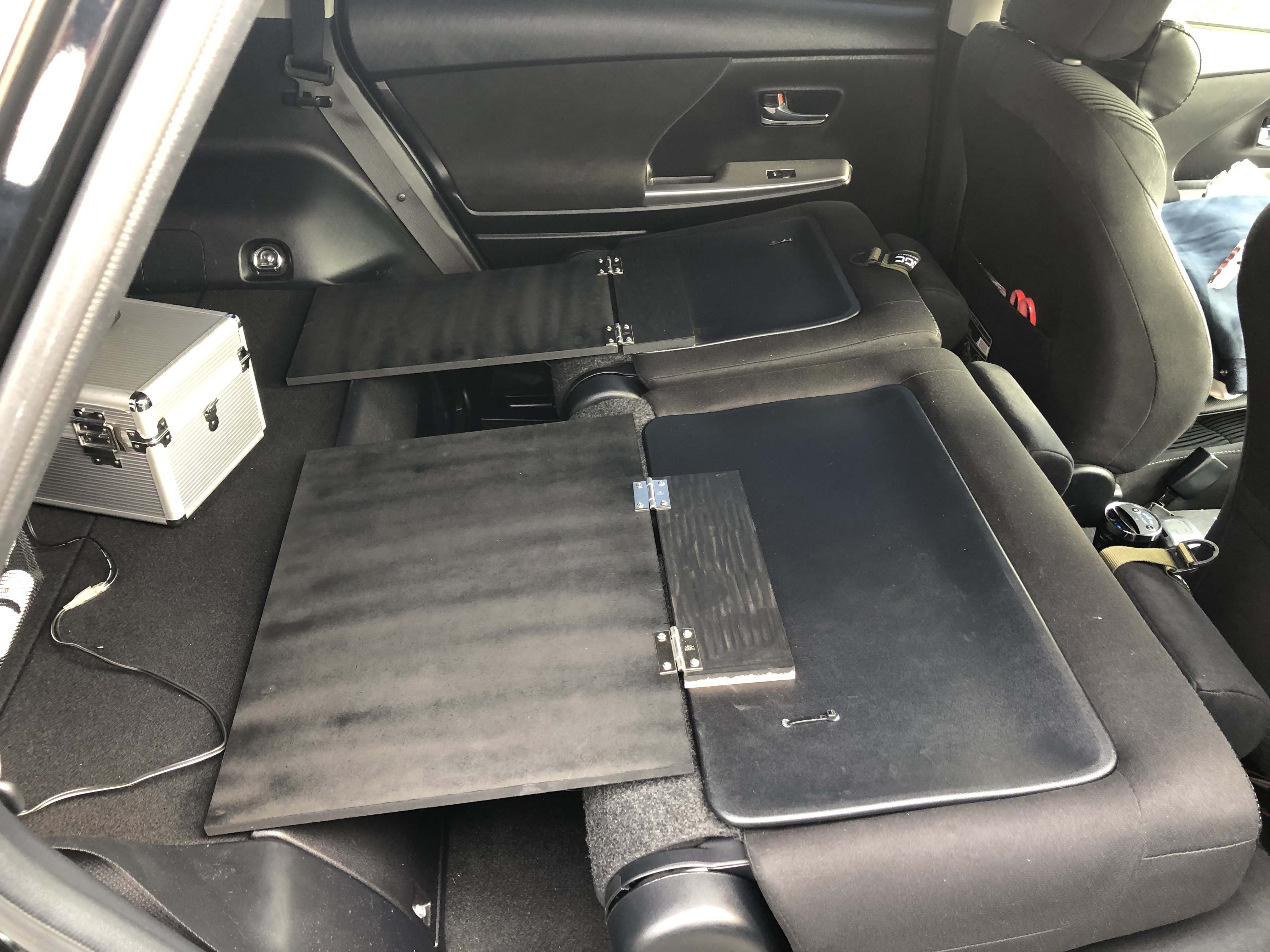 ���t����